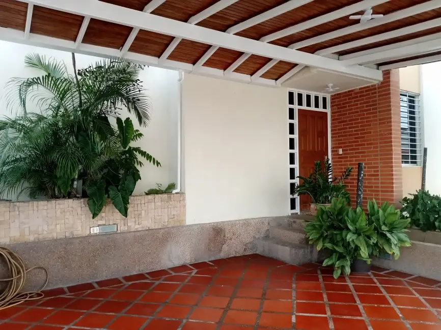 ¡Espectacular Casa en Urbanización Villa Esmeralda!