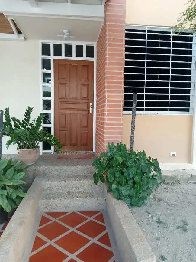 ¡Espectacular Casa en Urbanización Villa Esmeralda! - Imagen 2