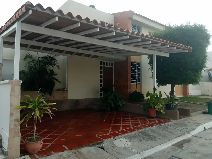 ¡Espectacular Casa en Urbanización Villa Esmeralda! - Imagen 3