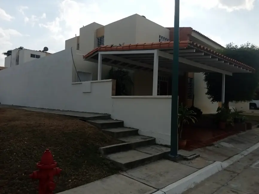 ¡Espectacular Casa en Urbanización Villa Esmeralda! - Imagen 5