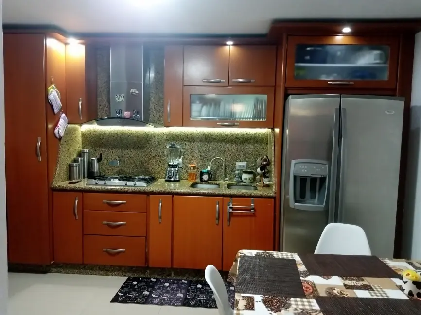 ¡Espectacular Casa en Urbanización Villa Esmeralda! - Imagen 7