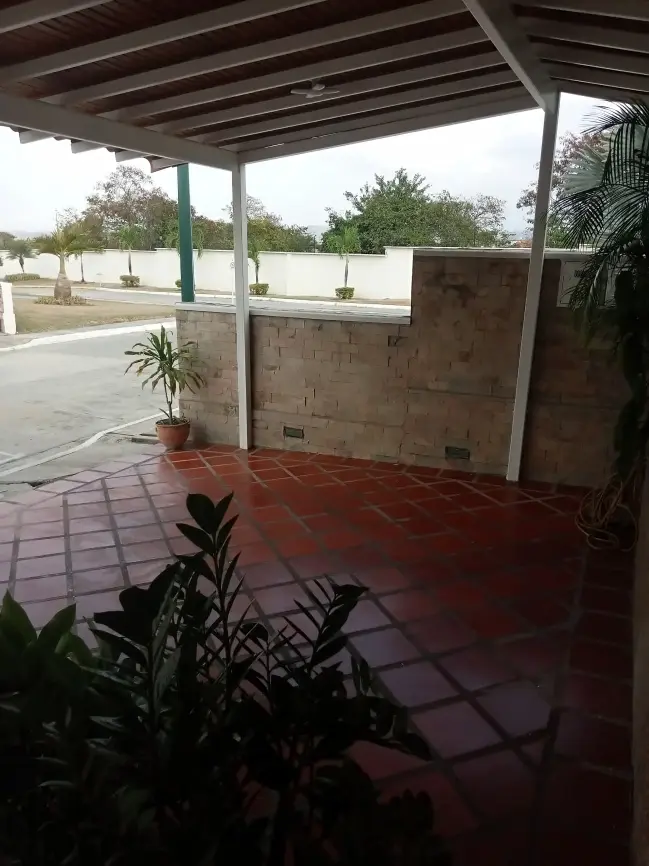 ¡Espectacular Casa en Urbanización Villa Esmeralda! - Imagen 9