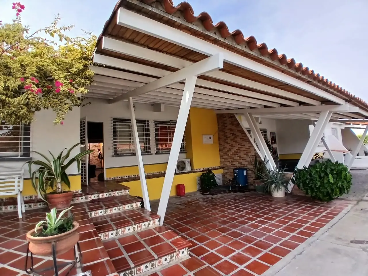 ¡Moderna Casa de 1 Nivel en Urb. Roca del Valle 2, La Ribereña!