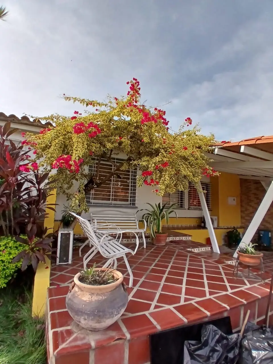 ¡Moderna Casa de 1 Nivel en Urb. Roca del Valle 2, La Ribereña! - Imagen 2