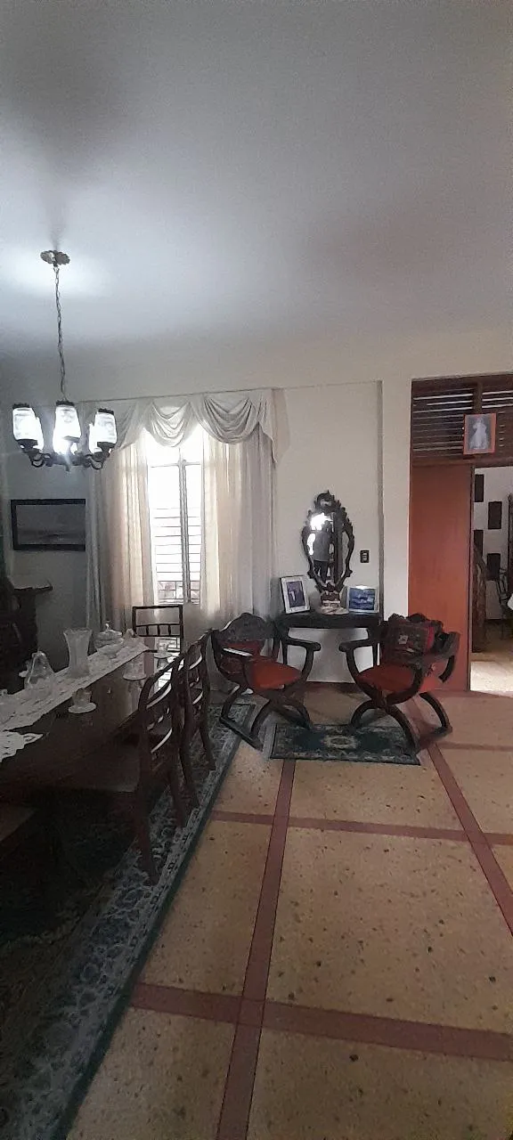 🏡 Casa Quinta Espaciosa con Gran Jardín en Colinas de Santa Rosa Sur - Imagen 23