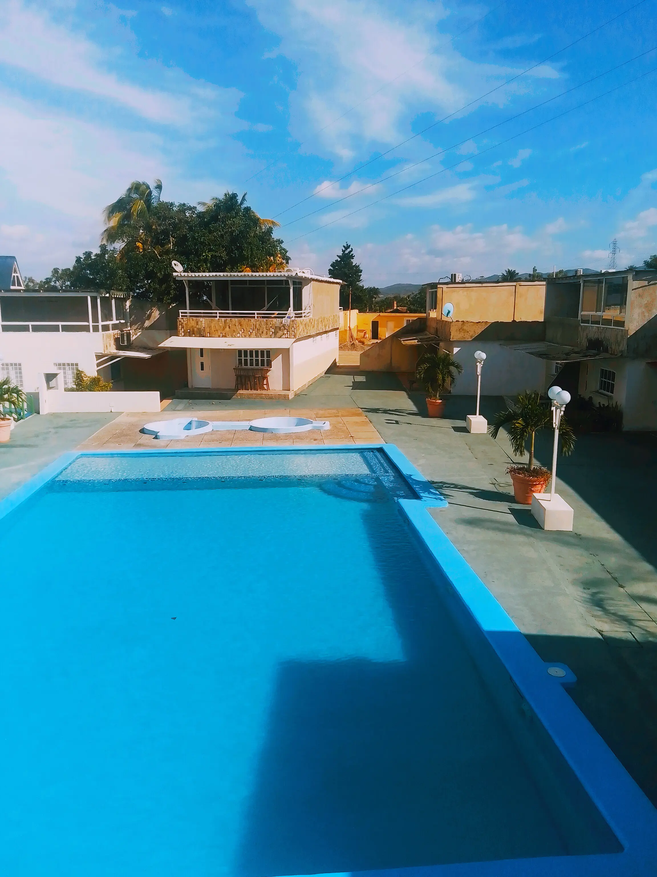 Casa de 2 Plantas en Exclusivo Conjunto Residencial con Piscina en El Manzano - Imagen 3